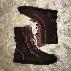 Sanuk boots