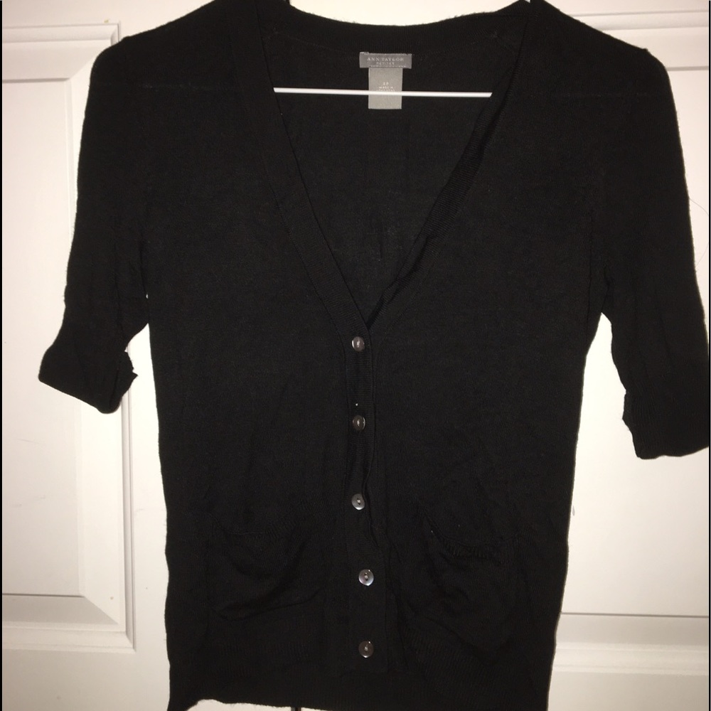Ann Taylor black three quarter sleeve v-neck