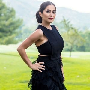 Meet your Posher, Noushi