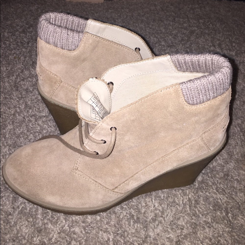 Size 7 wedges.