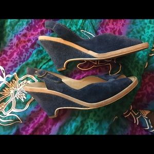 Vintage blue suede sandals