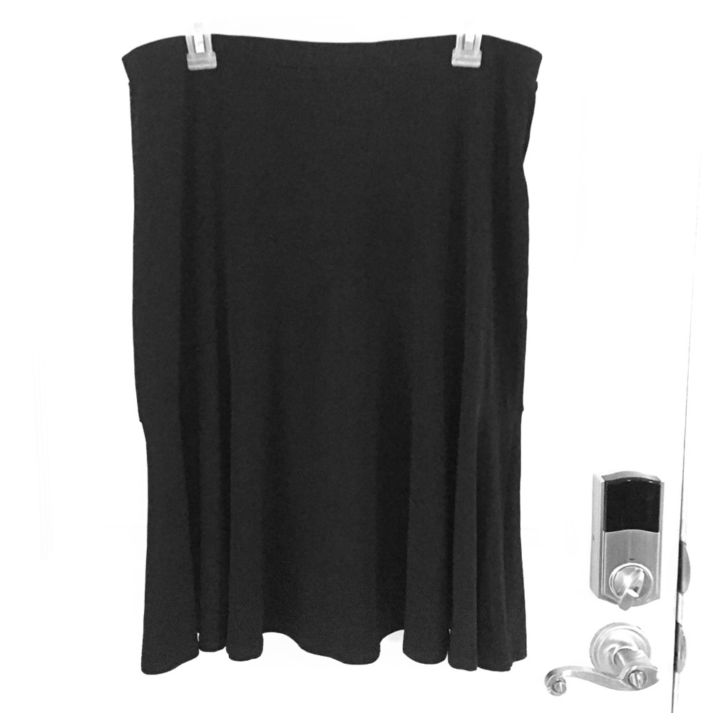 NWOT Black A-Line Stretchy Skirt L