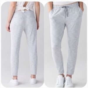 Lululemon Jet Crop Sz 6