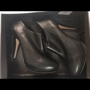 Vince Camuto Jerrell Bootie size 10