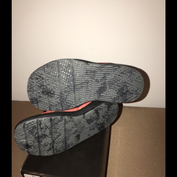 Nike - Picture 3 of 4