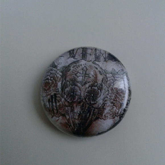 Button Pin - Picture 1 of 2