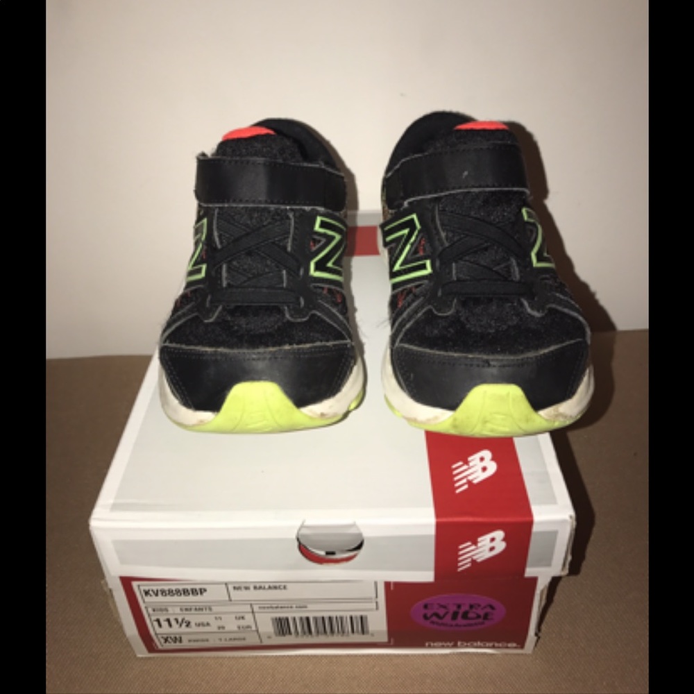 Boy sneakers wide