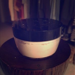 Kat Von D 'Lock It Setting Powder' in Translucent
