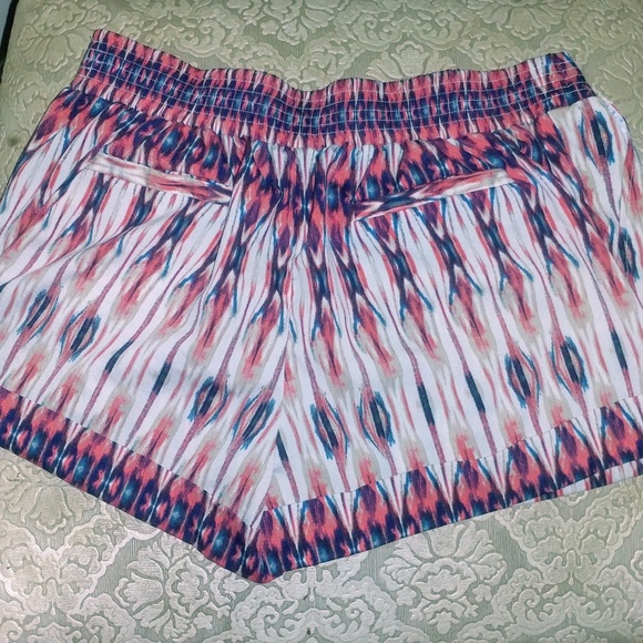 Ikat print shorts - Picture 1 of 3