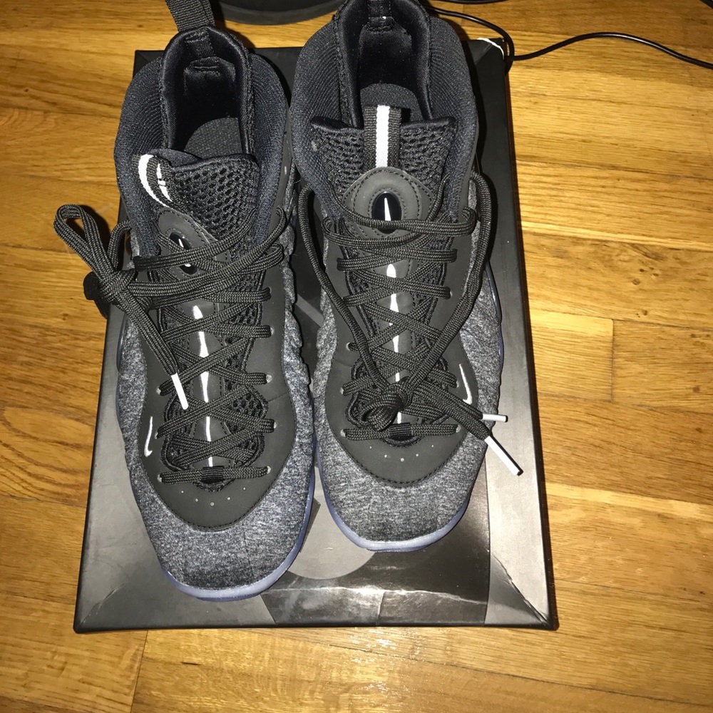 Recently Released Women Nike Foams Size 6.