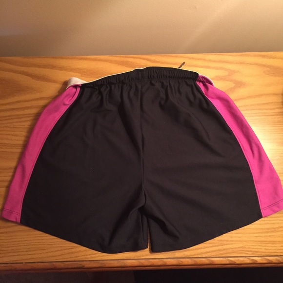 Under Armour Workout Shorts 💪🏼 - Picture 3 of 3