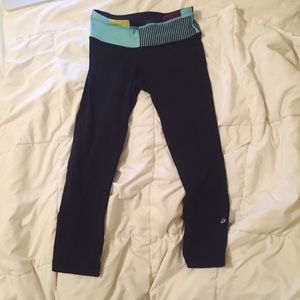 Black crop Lululemon pants size 2