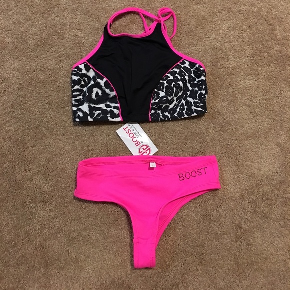 Tops - Sport bra and bottom