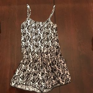 Palm leaves patter romper