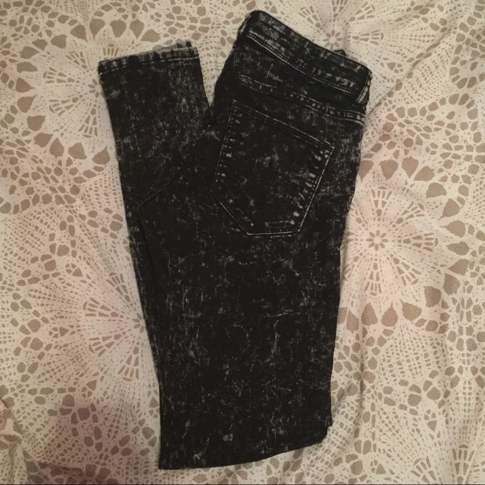 DIVIDED HIGH WAISTED JEANS