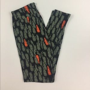 LuLaRoe OS Carrot Leggings