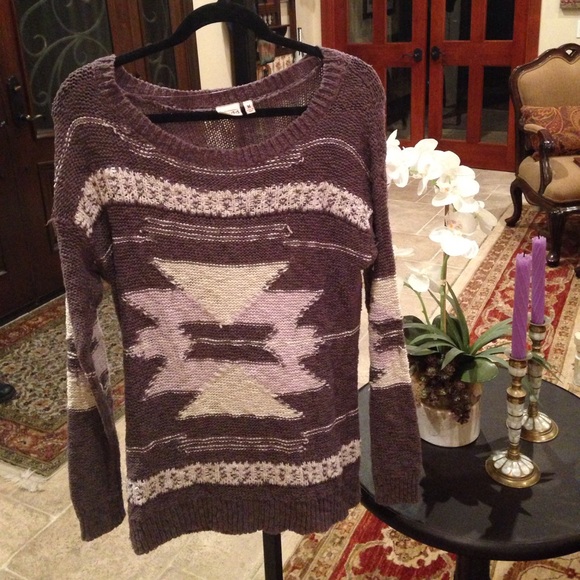 Tribal sweater - Picture 1 of 3