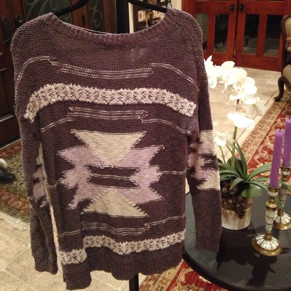 Tribal sweater - Picture 3 of 3