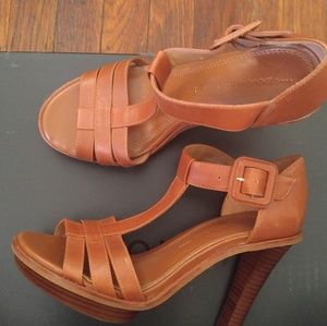 BRAND New - Banana Republic Heels / Sandals size 6