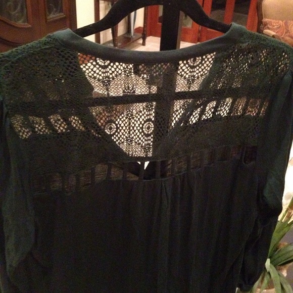 Urban Outfitters 3/4 length, hunter green, shirt - Picture 3 of 4