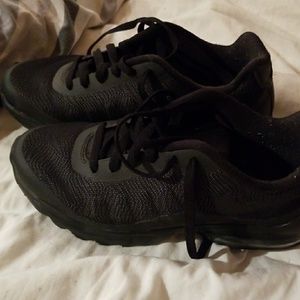Nike Womens Air Max Invigor Premium Gym Shoes