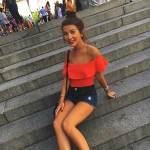 Meet your Posher, Emily