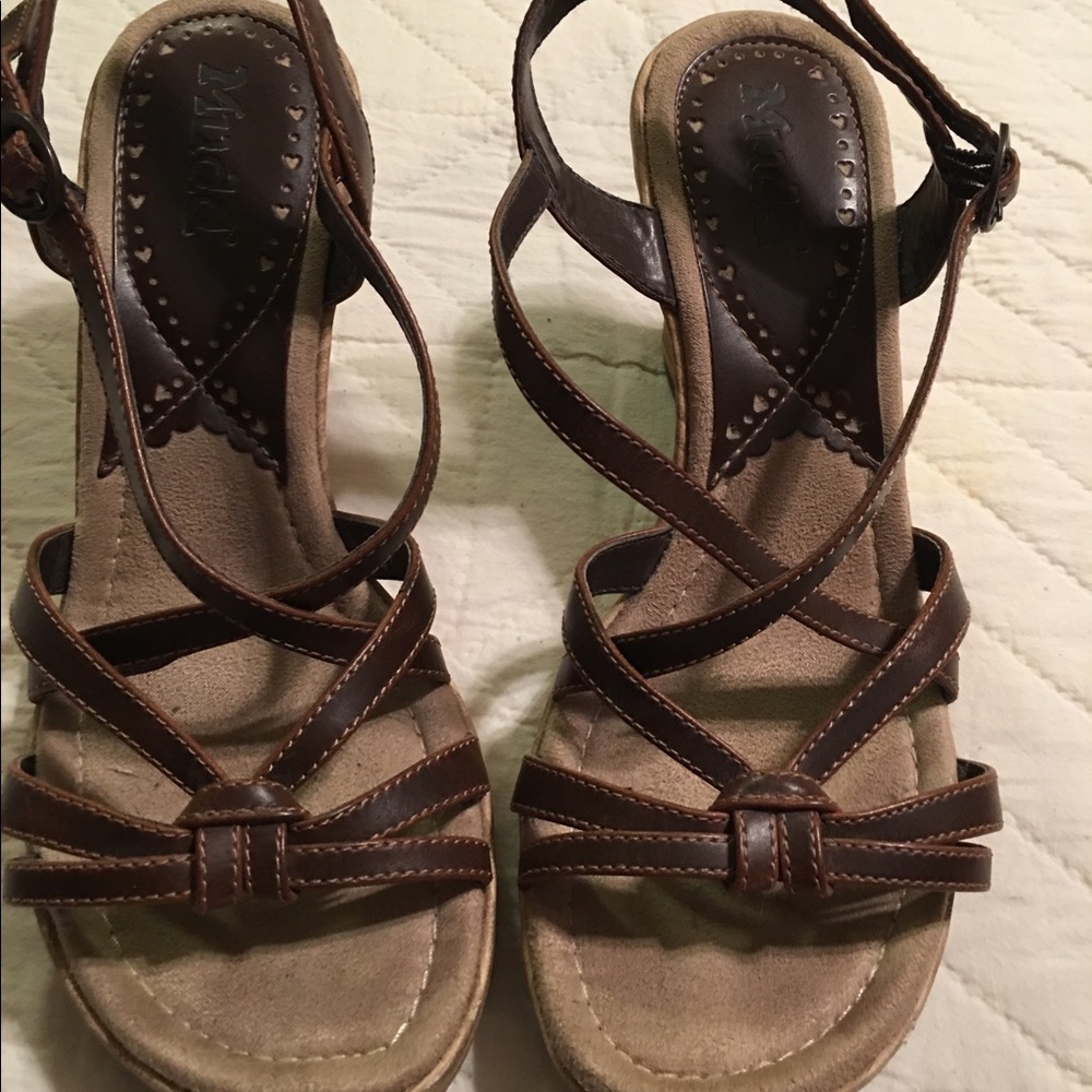 Mudd brown strapoy wedges