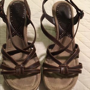 Mudd brown strapoy wedges