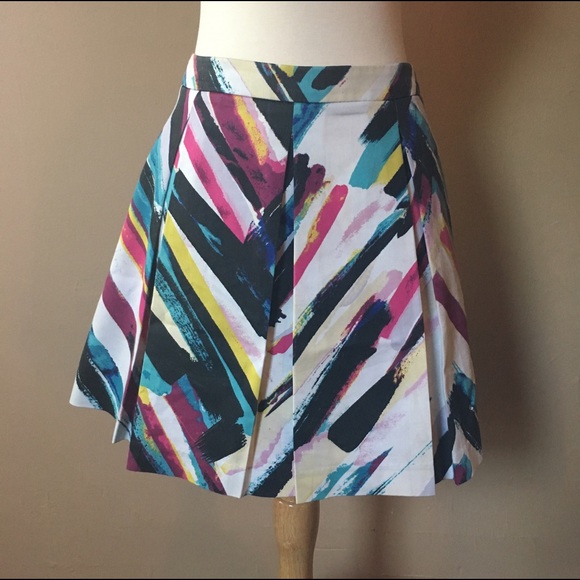 H&M Dresses & Skirts - HM Pleaded full mini skirt colorful abstract print