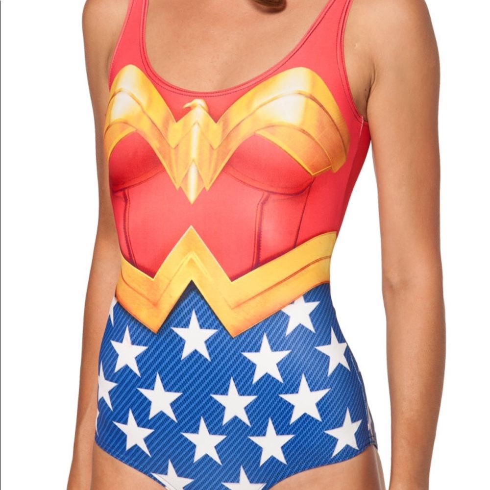 WONDER WOMAN Cape Suit