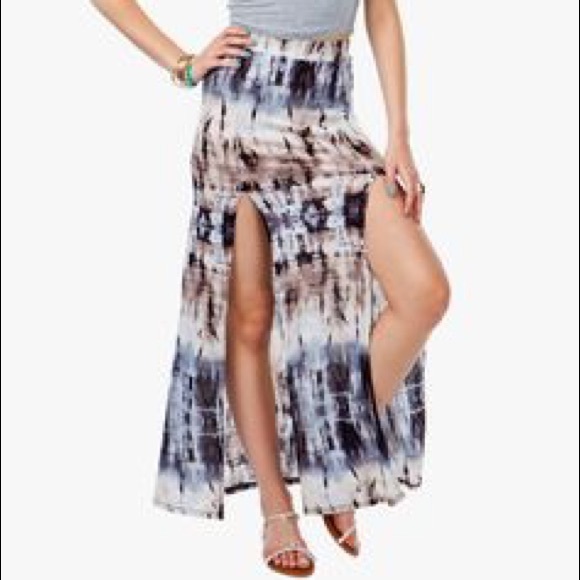 Urban Outfitters Dresses & Skirts - S size gorgeous Windsor tie dye skirt