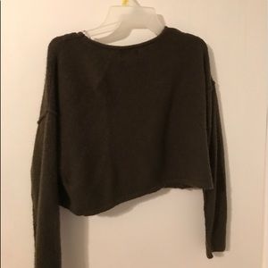 Green long sleeve crop top