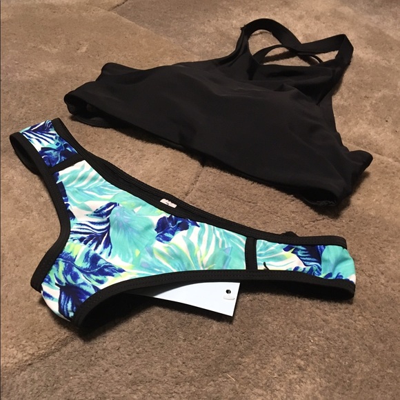 Forever 21 Other - FLASH SALE Tropical Hawaiian print swim  blue