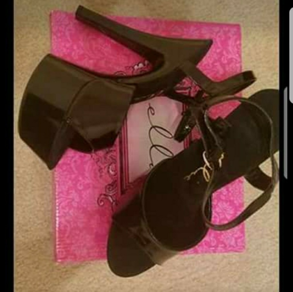 Ellie Sandal platform