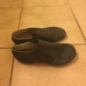 I'm selling dance shoes.