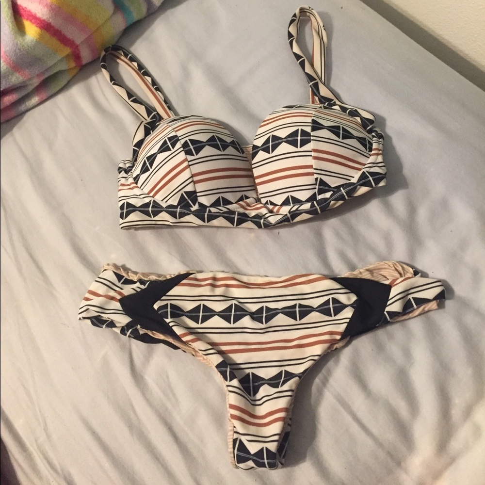 Acacia tapas set (looking to sell on 🅿️🅿️)