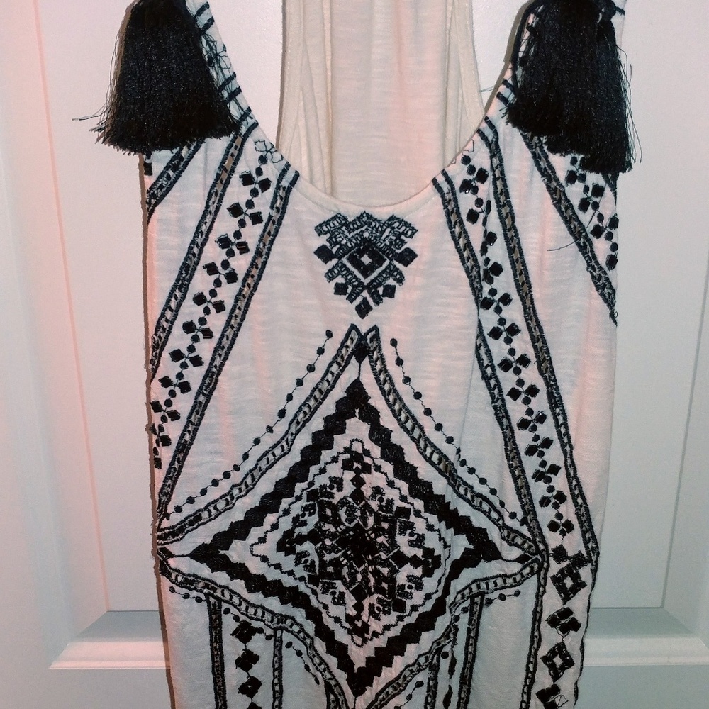 ✴Banana Republic✴ embroidered racerback tank