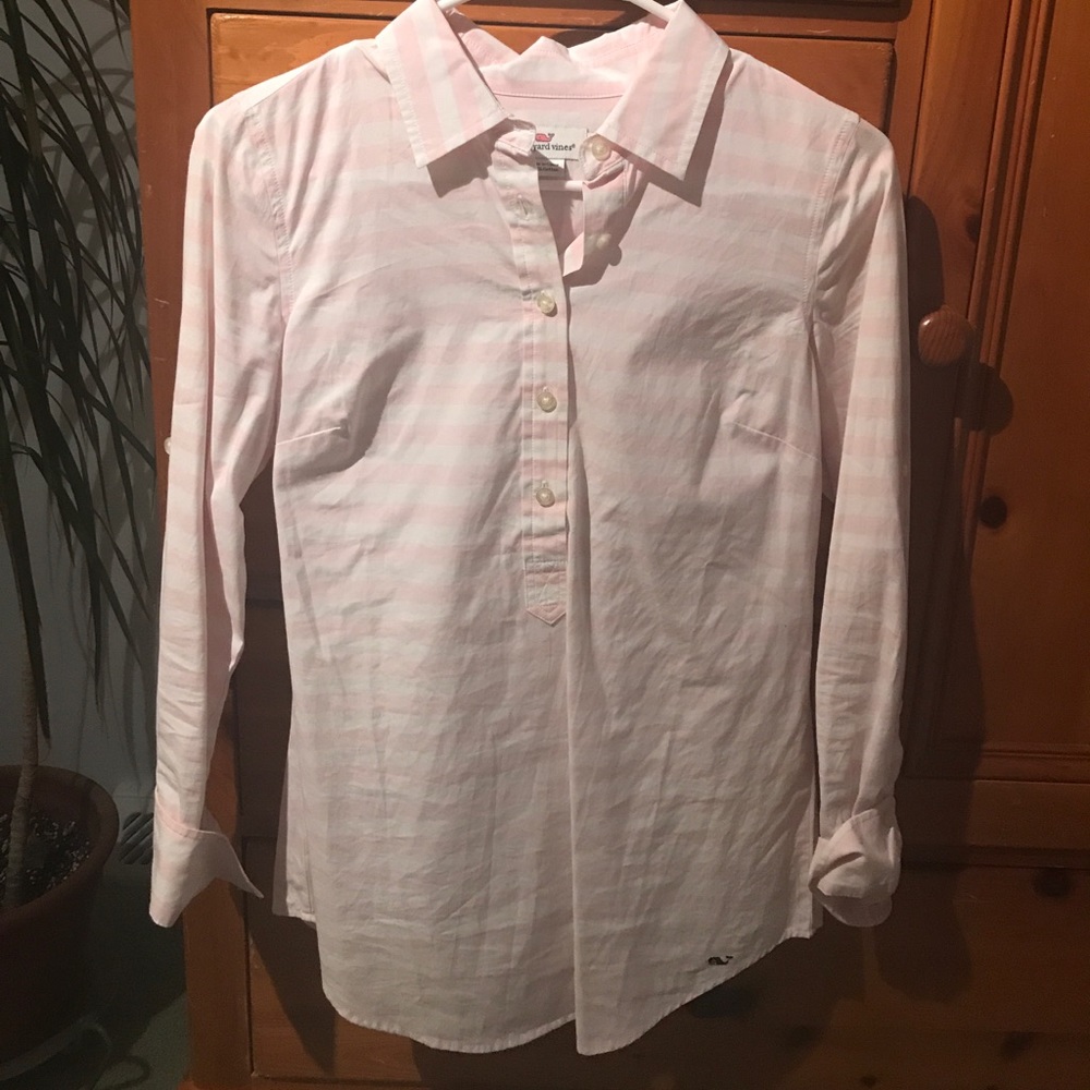 Vineyard vines quarter button down - barely worn