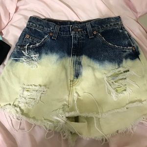 Vintage Levi high waisted shortsFITS LIKE A SIZE 3