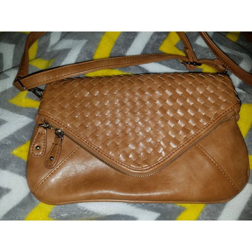 Cross body pursue