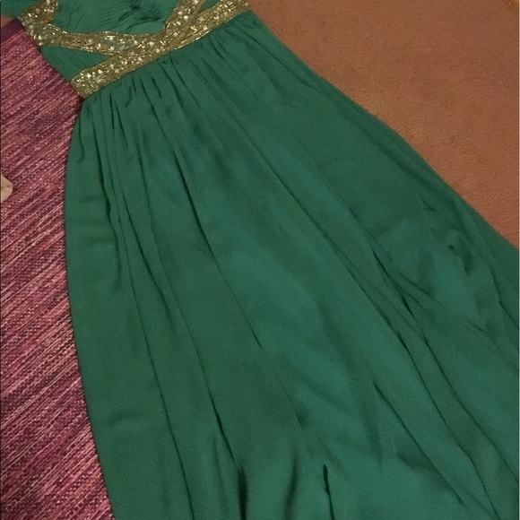 Beautiful DRESS RARE STYLE ✅ACCEPTING OFFERS✅ON ALL GOWNS🔴SALE