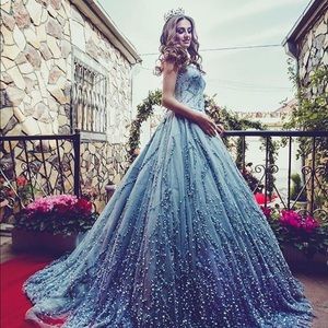 Meet your Posher, Parisa