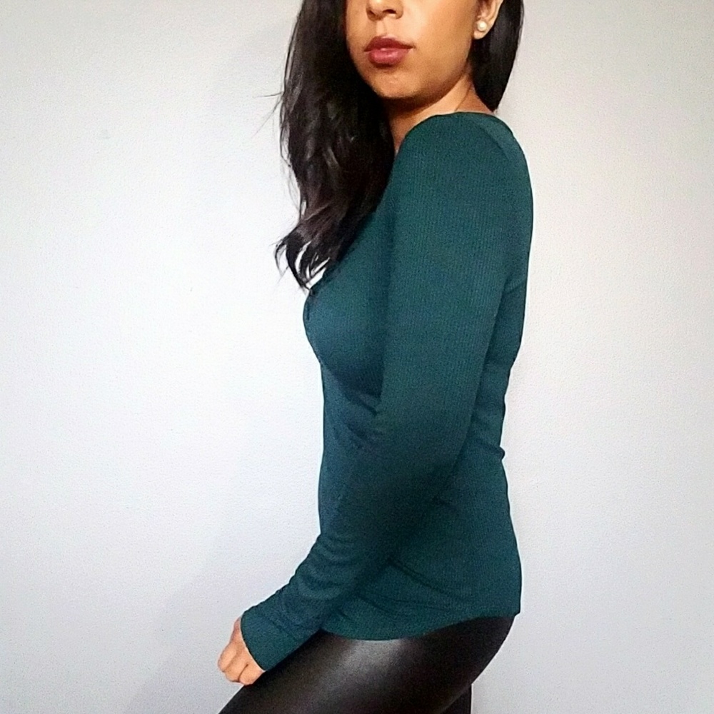 💕20%OFF💕HUNTER GREEN RIBBED LACE UP TOP - Picture 3 of 4