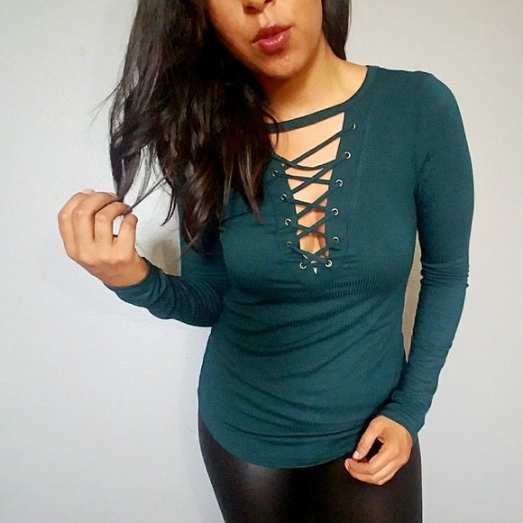 💕20%OFF💕HUNTER GREEN RIBBED LACE UP TOP - Picture 2 of 4
