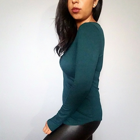 💕20%OFF💕HUNTER GREEN RIBBED LACE UP TOP - Picture 3 of 4