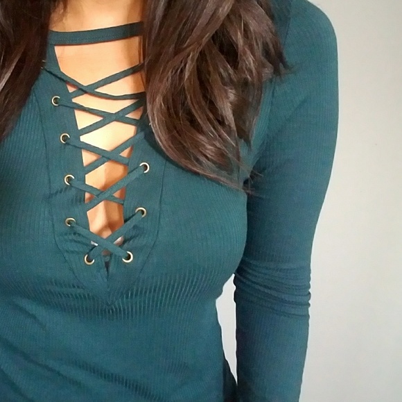 💕20%OFF💕HUNTER GREEN RIBBED LACE UP TOP - Picture 4 of 4
