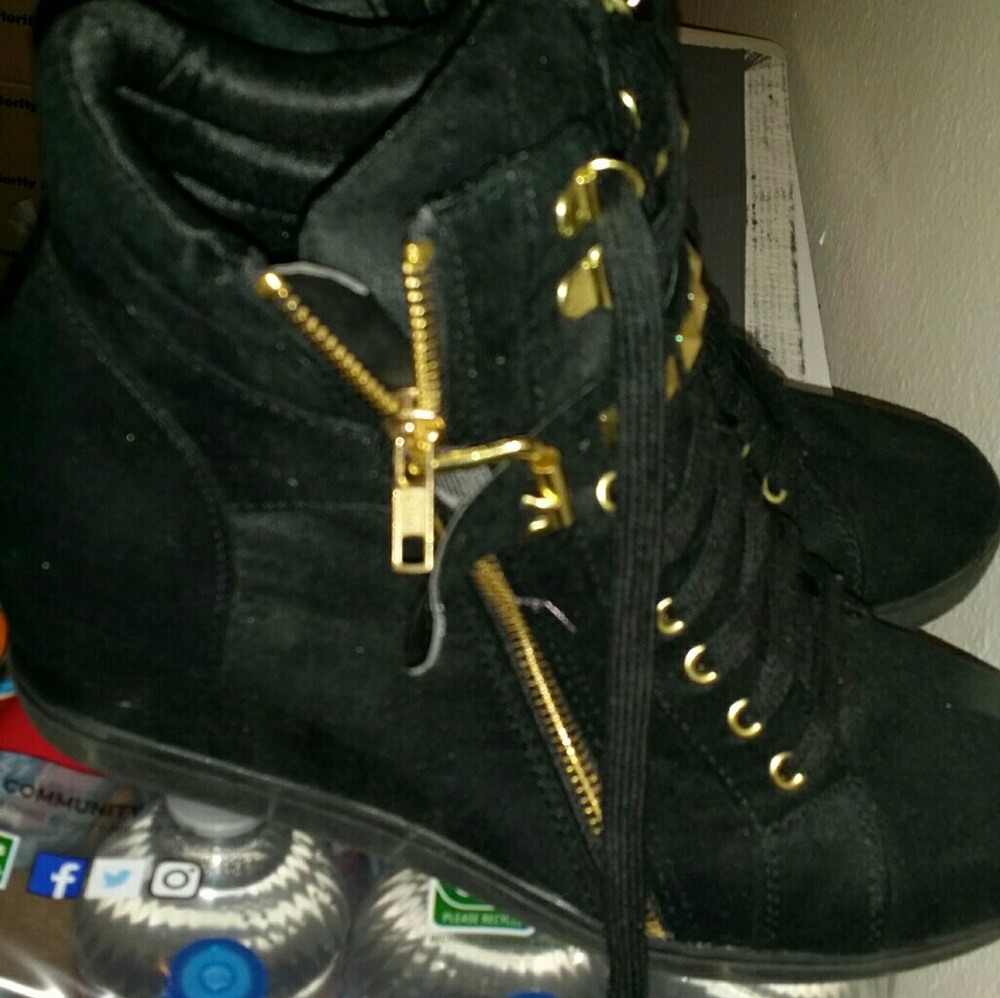 Wedge sneakers
