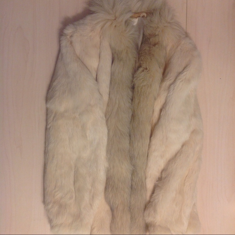 🚨Cream Colored Rabbit Fur Coat