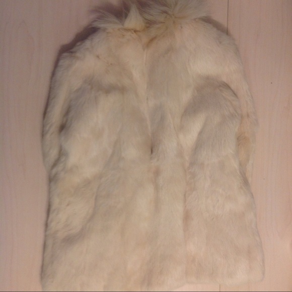 🚨Cream Colored Rabbit Fur Coat - Picture 2 of 3
