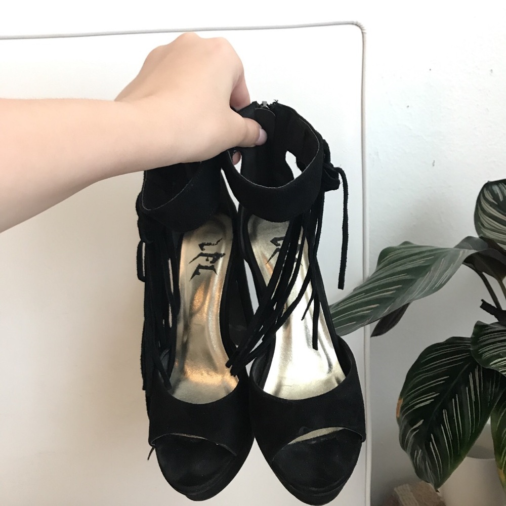 LF black heels